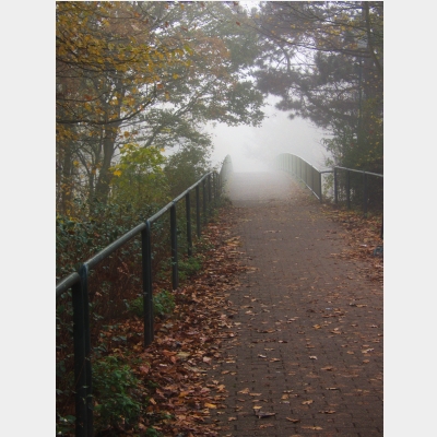 Brücke im Nebel